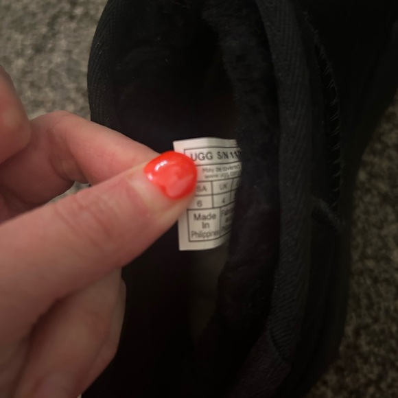 UGG Women's Classic Mini Black Platform Boots - Picture 11 of 16